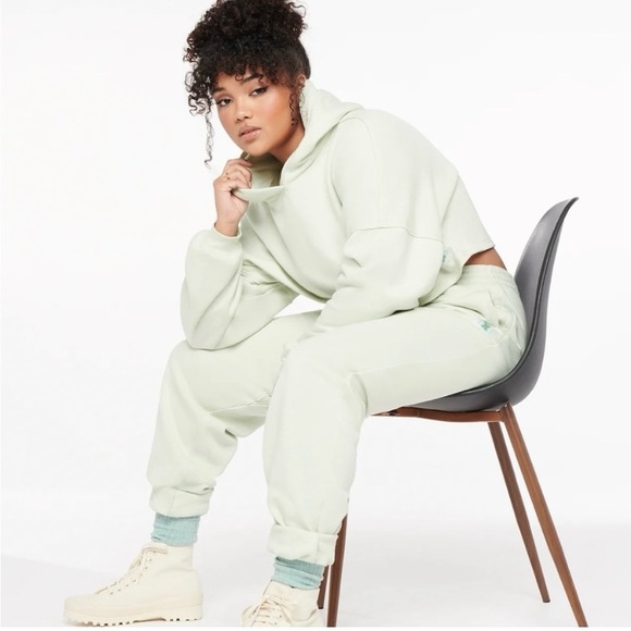 Fenty Savage Mint Sweatpants & Sweatshirt Set - Picture 1 of 7